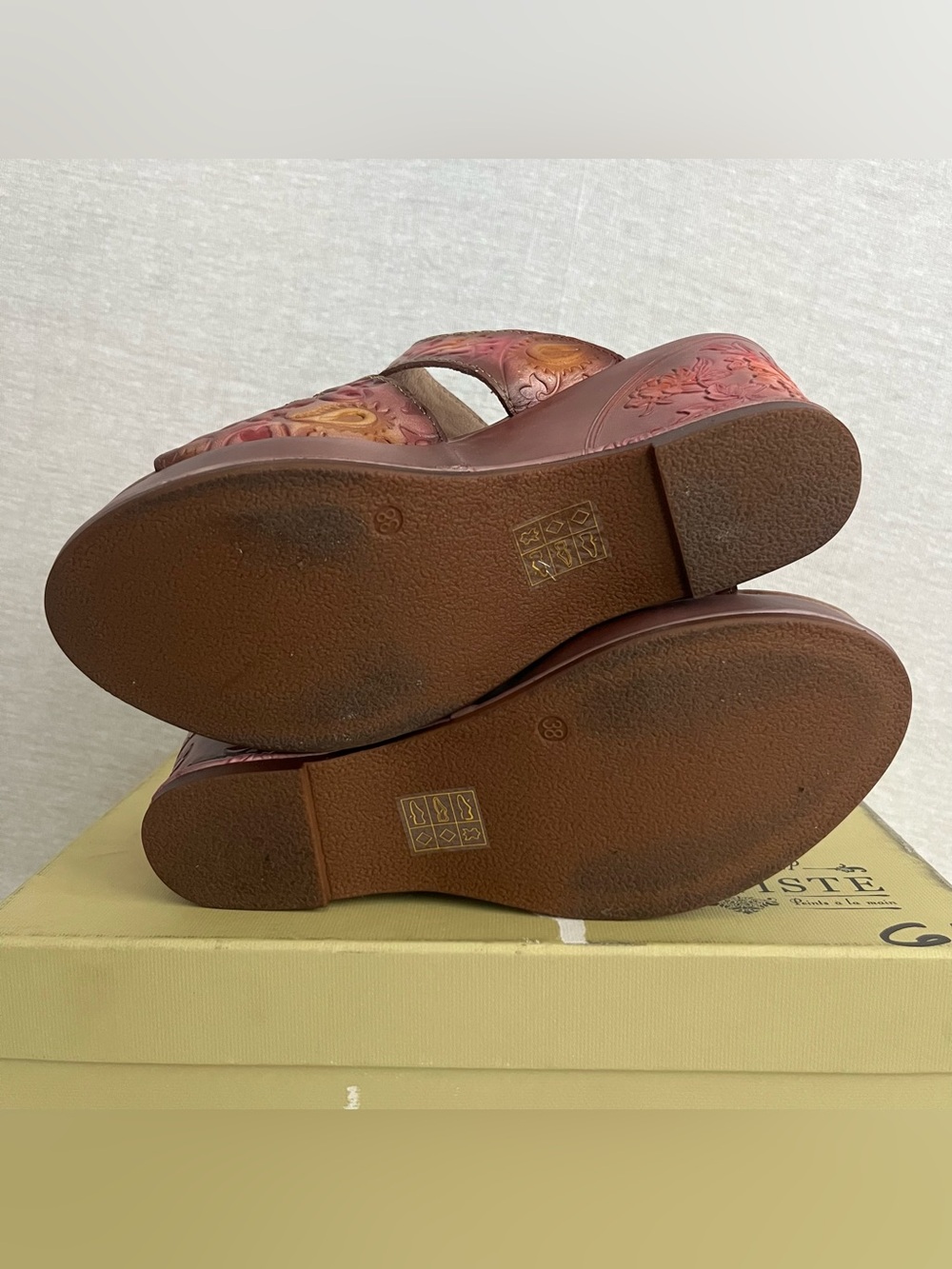 L'Artiste Spring Step Bleeker Floral Embellished Tooled Leather Wedge Sandals - Picture 7 of 8